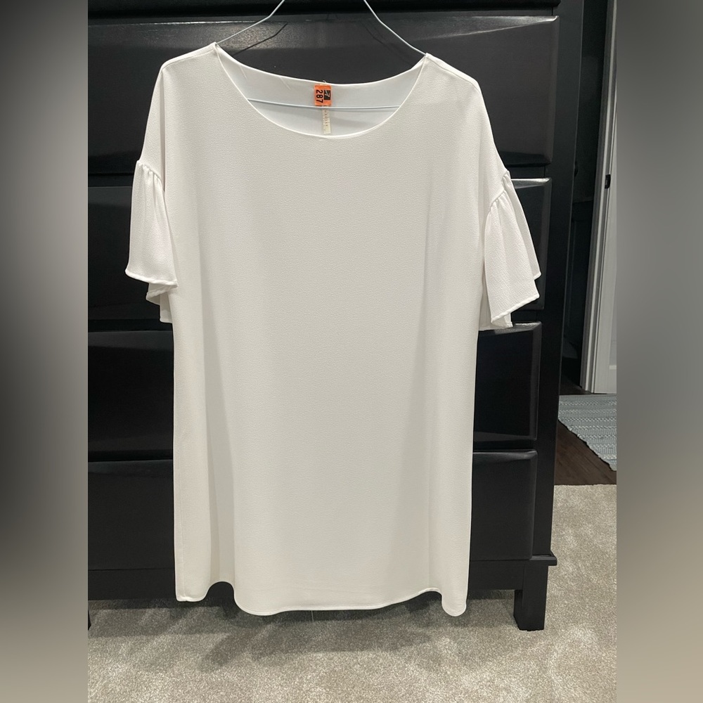Flutter sleeve cream white dress size medium great condition